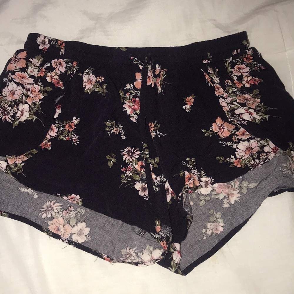 Medium flowery summery flowy shorts!